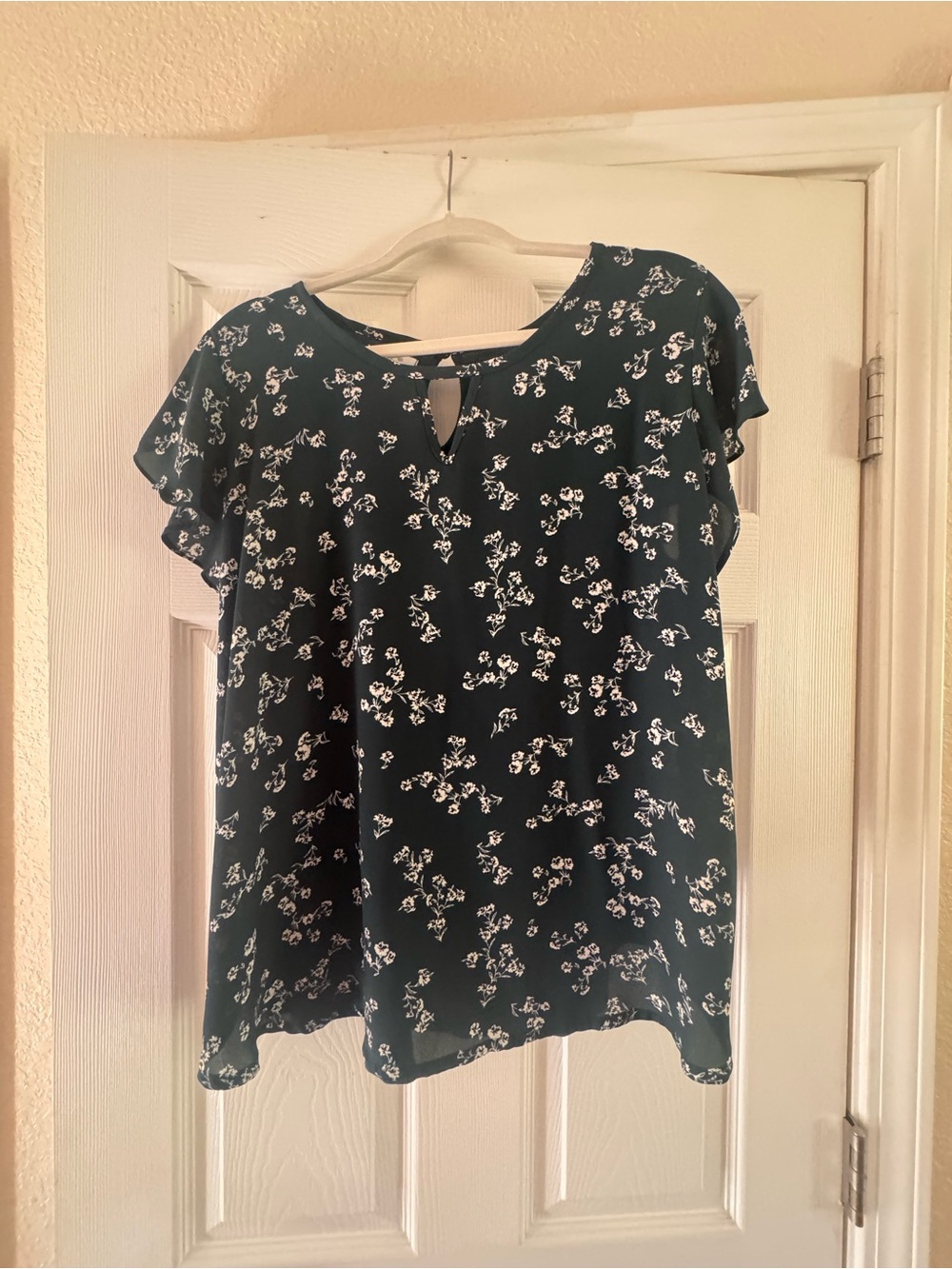 Maurices Dark Green Floral Keyhole Flutter Sleeve Blouse